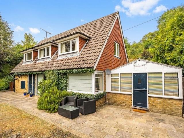House for sale in Hillview, Surrey