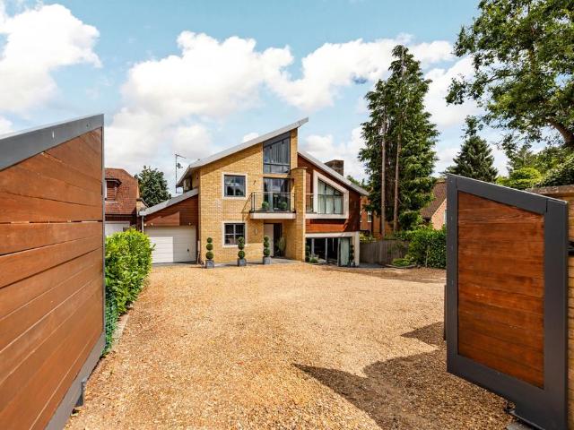 House for sale in Aspley Guise, Bedfordshire