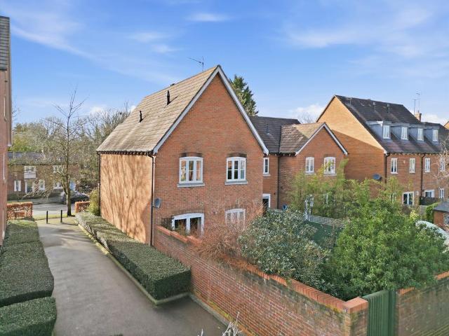 House for sale in Frogmore, Five Acres