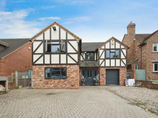 House for sale in Gun Hill, Warwickshire