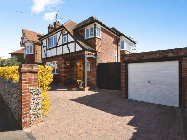 House for sale in Upton, Acol