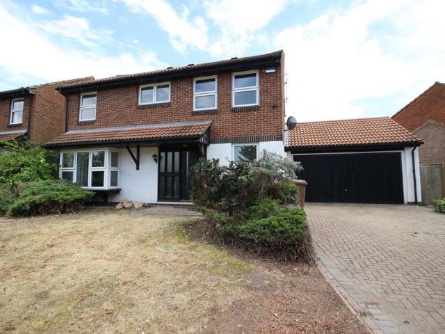 House for sale in Stoneleigh, Ewell