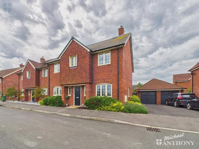 House for sale in Aston Clinton, Buckinghamshire