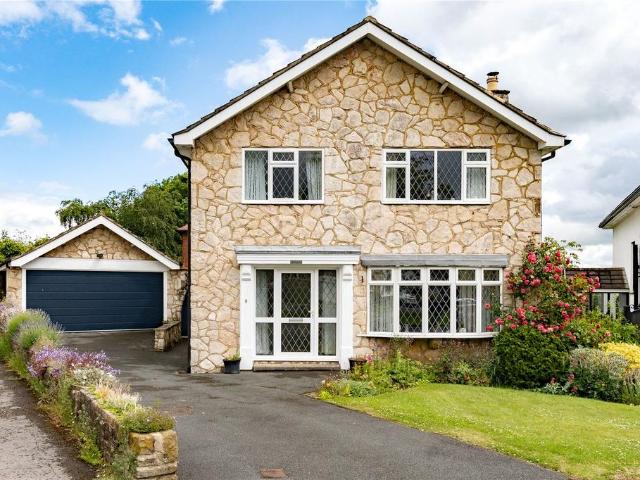 House for sale in Tranmere Park, Guiseley