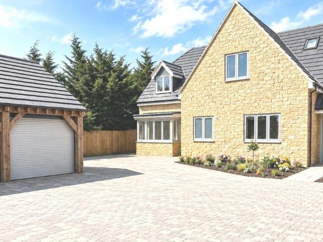 House for sale in Long Buckby, Northamptonshire