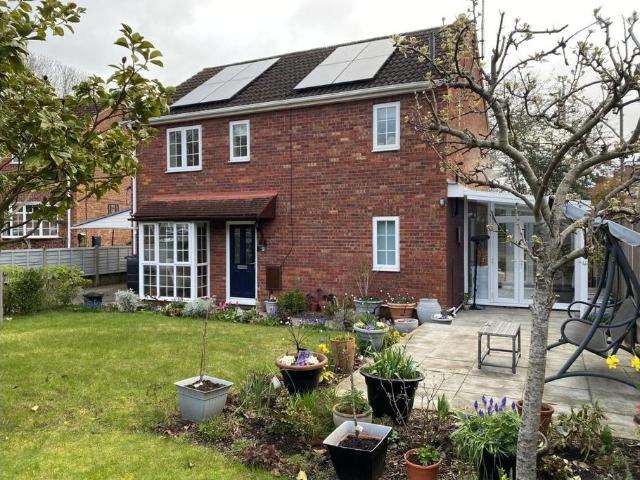 House for sale in Mill End, Green Close