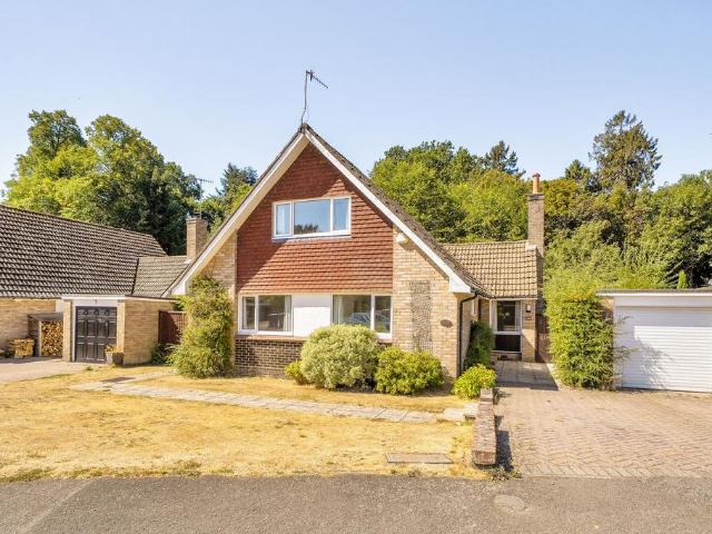 House for sale in Hillview, Surrey