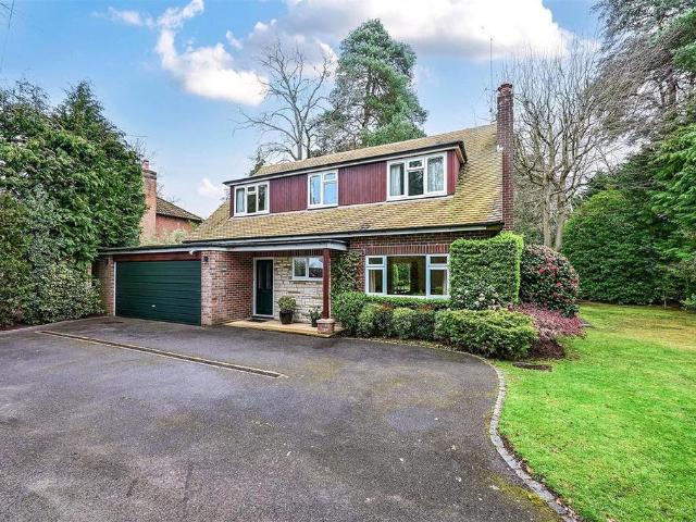 House for sale in Fleet, Hart