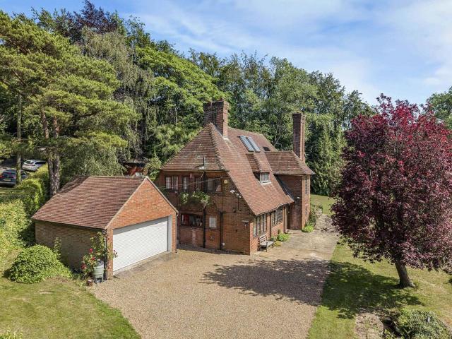 House for sale in The Butts, Kent
