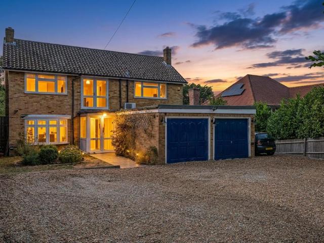 House for sale in Caterham on the Hill, Hillview
