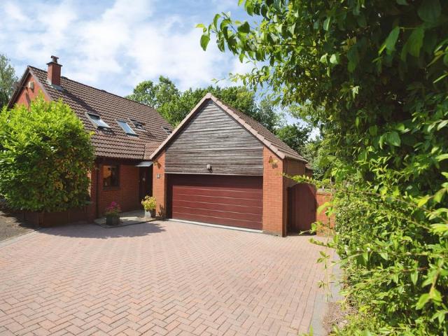 House for sale in Clayton Green, Andertons Mill