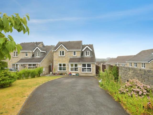 House for sale in Charlesworth, East Midlands