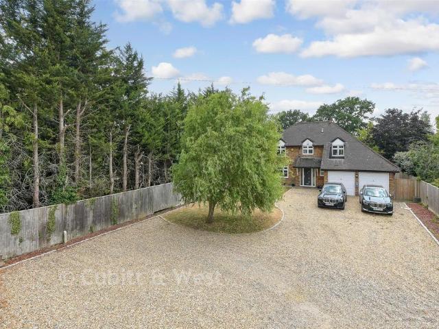 House for sale in Meath Green, Reigate and Banstead