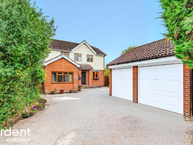 House for sale in North Fambridge, Maldon