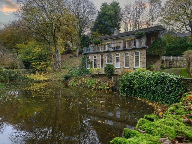 House for sale in Shelf, West Yorkshire