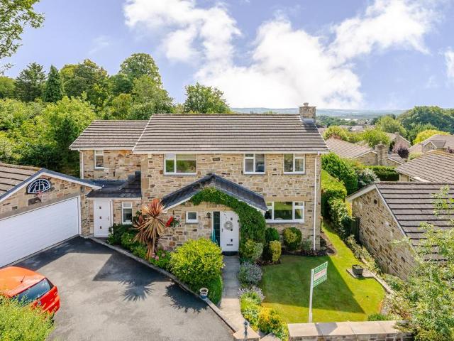 House for sale in Fixby, West Yorkshire