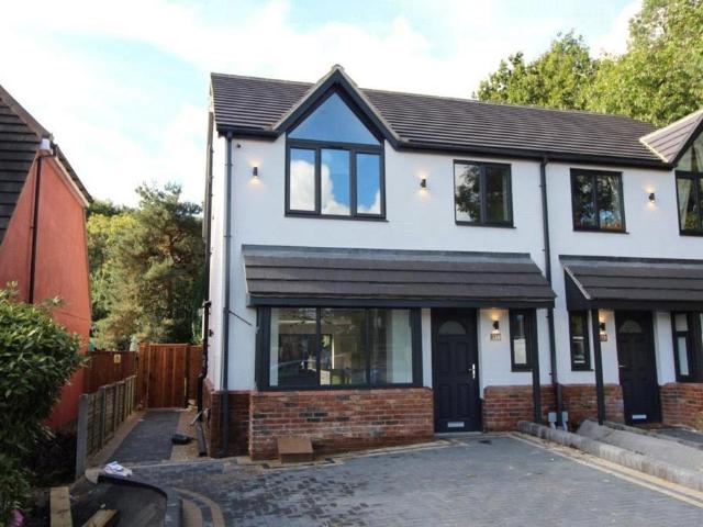 House for sale in Pilgrims' Hatch, Navestock Side
