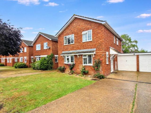 House for sale in Stoke Mandeville, Buckinghamshire