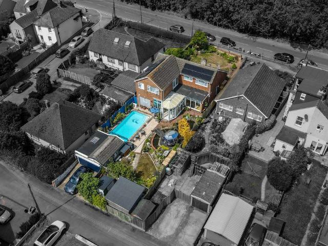 House for sale in The Butts, Kent