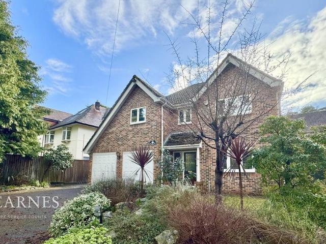 House for sale in Holdenhurst, Bournemouth