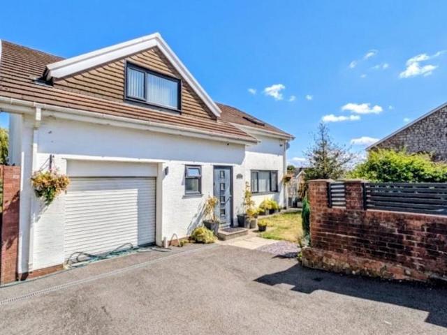 House for sale in Vaynor, Wales