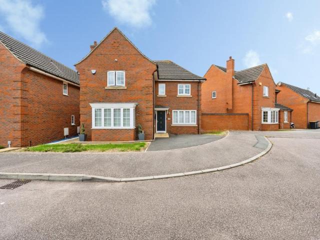 House for sale in Harrowden, Bedford