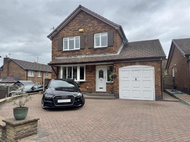 House for sale in Shirebrook Park, Charlesworth