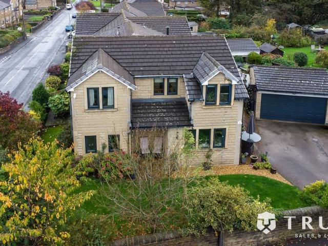 House for sale in Clifton, West Yorkshire