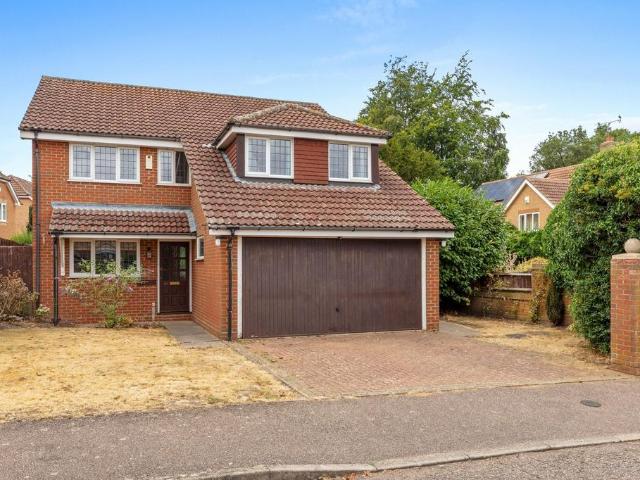 House for sale in Stone with Bishopstone and Hartwell, Stone