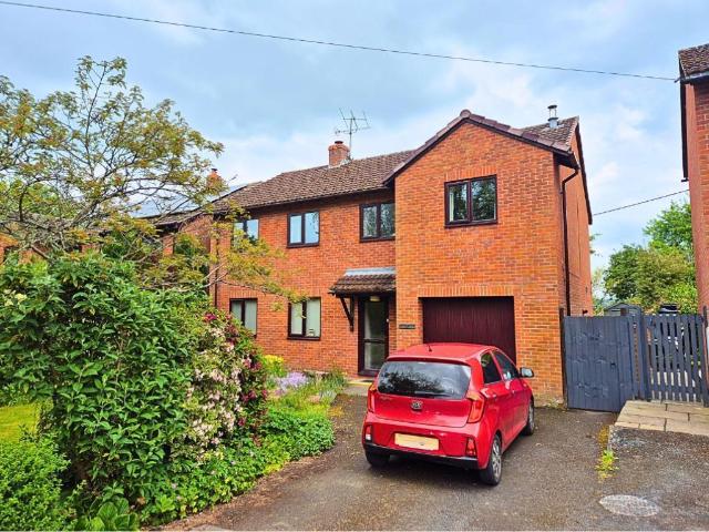 House for sale in Luston