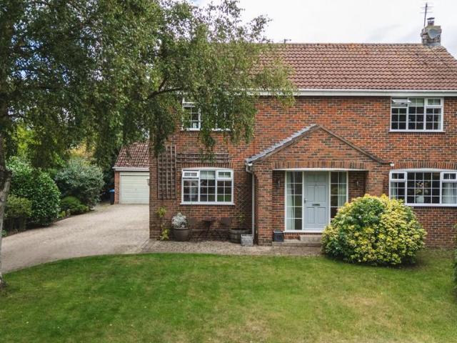 House for sale in Bilton-in-Ainsty with Bickerton, North Yorkshire