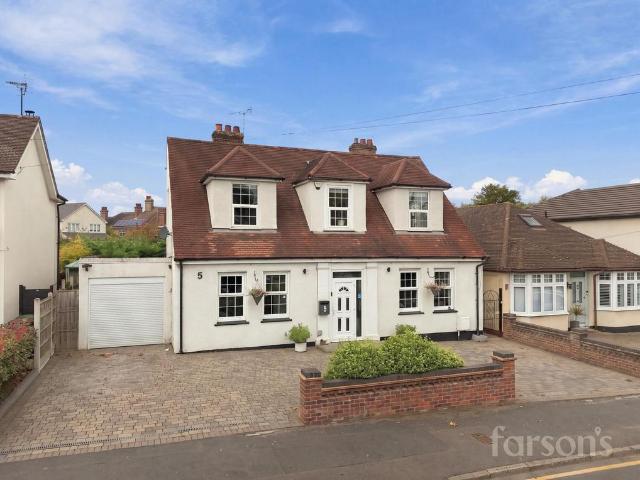 House for sale in Pilgrims' Hatch, Brentwood