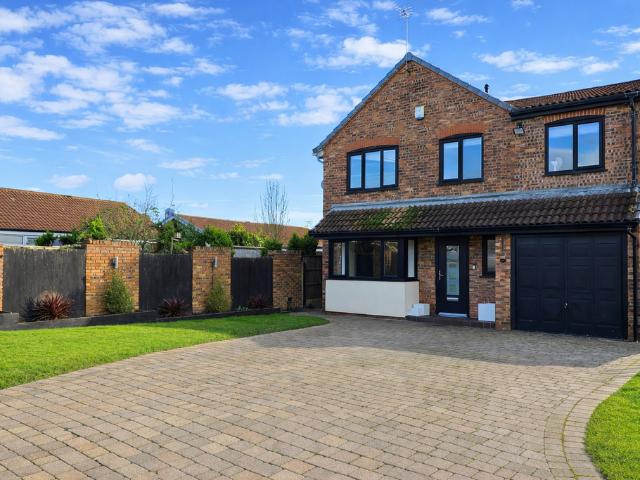 House for sale in New Hall Farm, Wigan