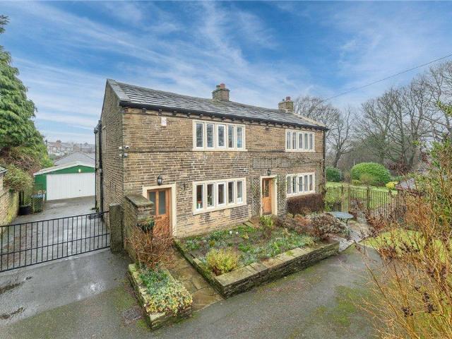 House for sale in Broad Folds, Clayton