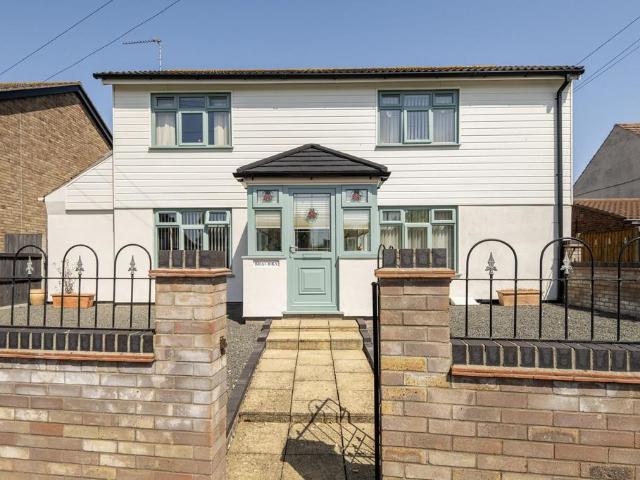 House for sale in Hopton-on-Sea, Stokesby