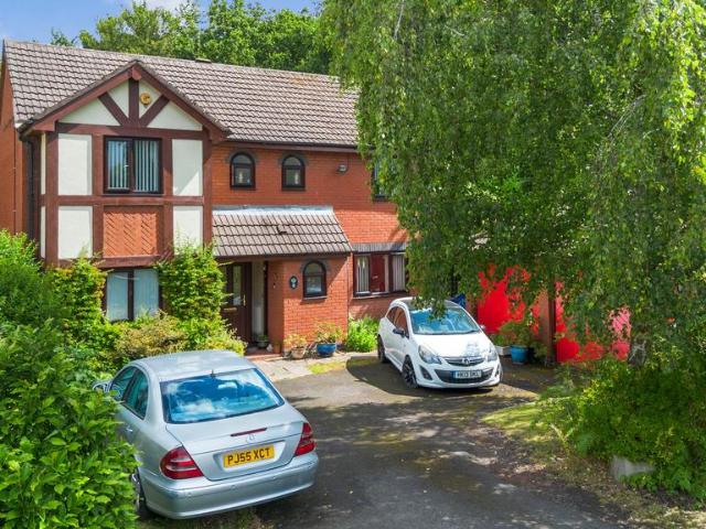 House for sale in Burtonwood and Westbrook, Warrington