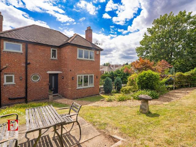 House for sale in Mill End, Green Close