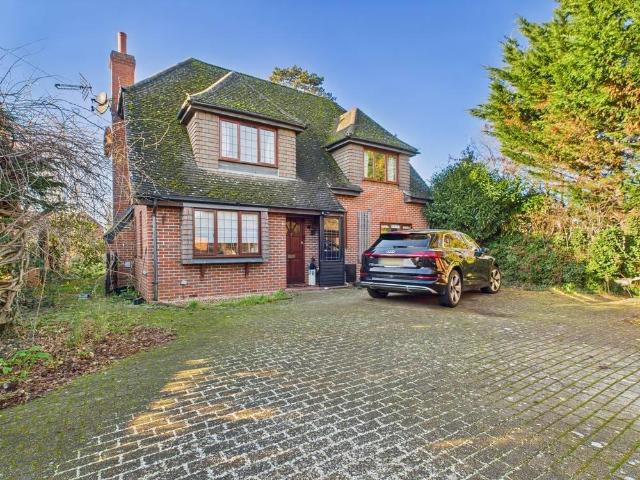 House for sale in Wraysbury