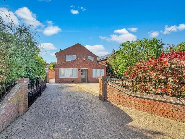 House for sale in Elmstead, Dale Hill