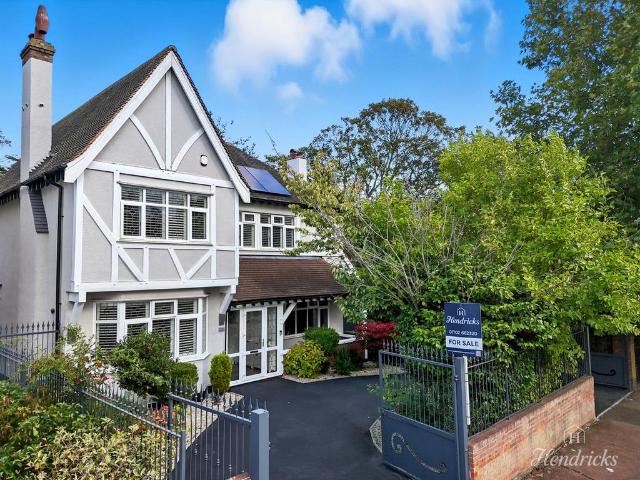 House for sale in Prittlewell, Alton Barnes