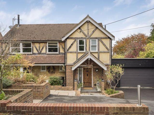 House for sale in Aston Clinton, Buckinghamshire