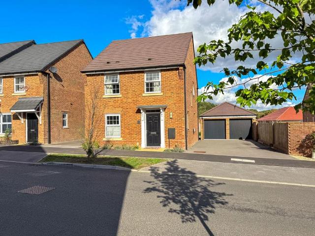 House for sale in Shaw cum Donnington, Shaw
