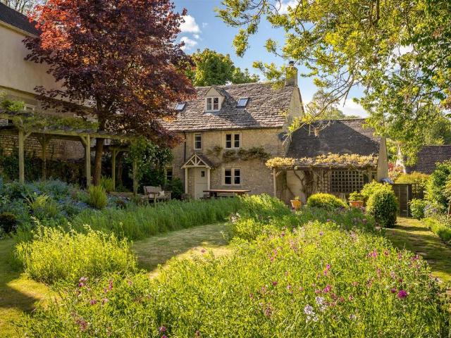 House for sale in Fossebridge, Gloucestershire