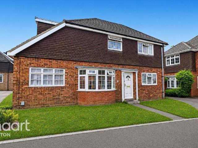 House for sale in Spring Park, Luton