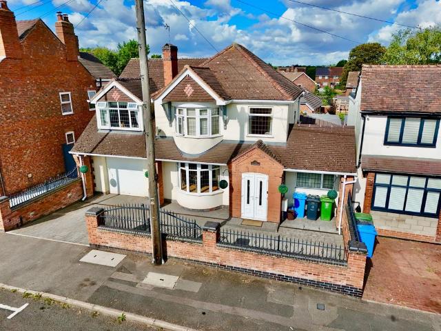 House for sale in Landywood, Great Chatwell