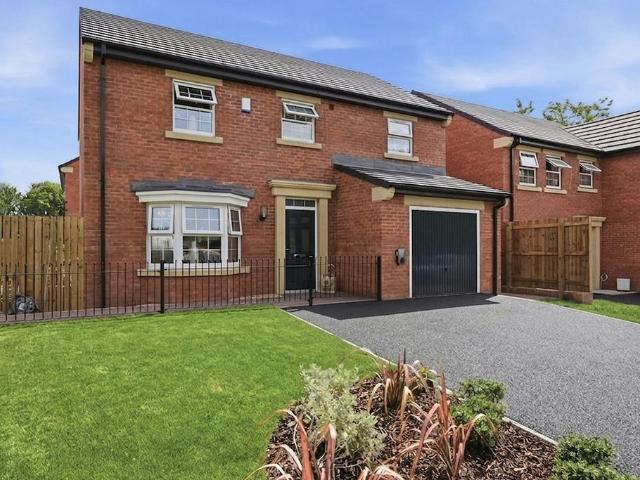 House for sale in Grange Moor, West Yorkshire