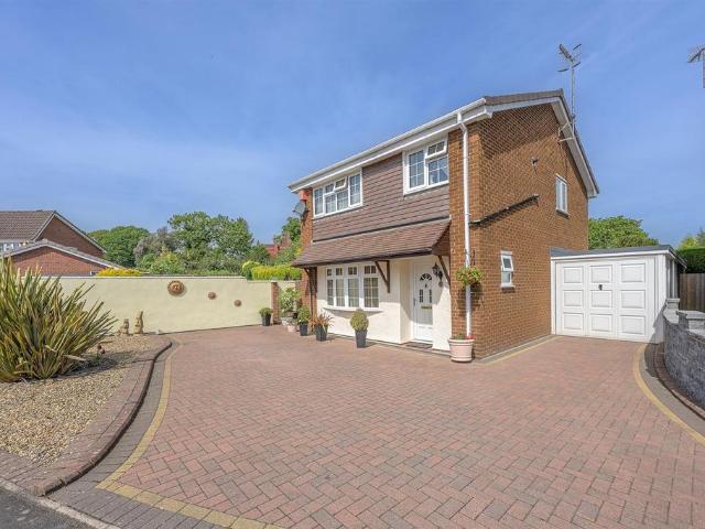 House for sale in Kingswinford, West Midlands