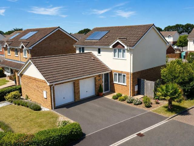House for sale in Highcliffe
