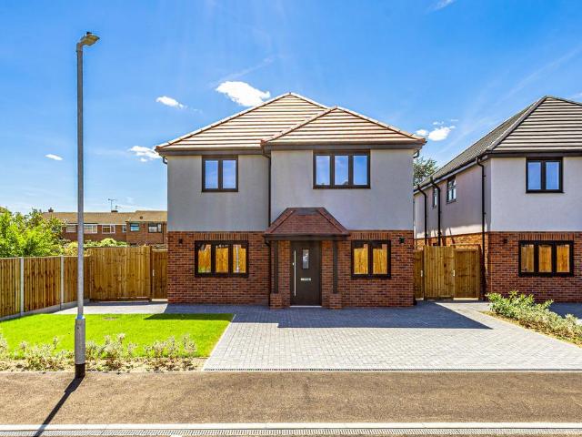 House for sale in Stanford-le-hope, Essex