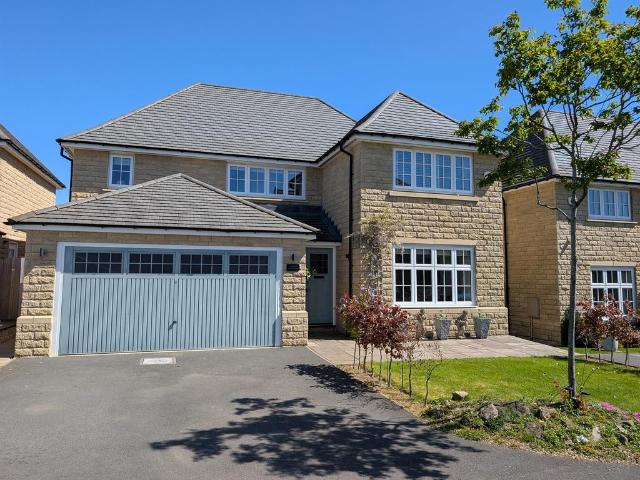 House for sale in Clayton West, West Yorkshire